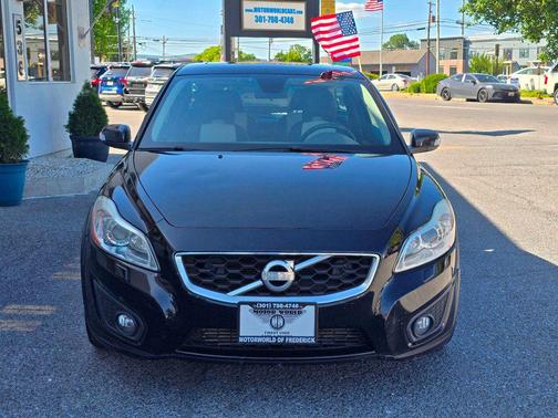 Black Sapphire Metallic 2011 Volvo C30 T5