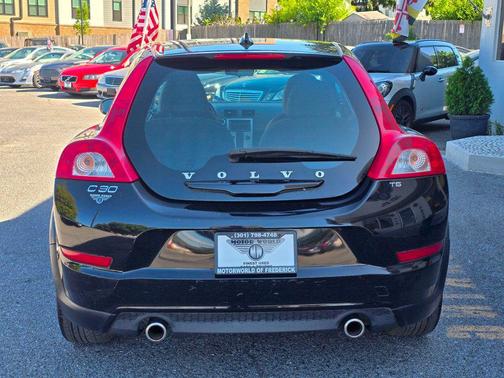 Black Sapphire Metallic 2011 Volvo C30 T5