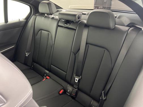 2026 BMW 330 xDrive NA