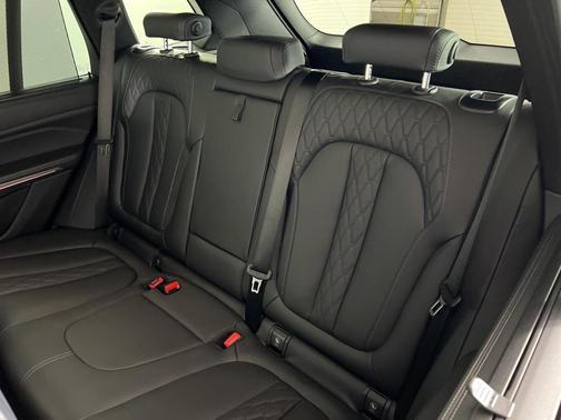 2023 BMW X5 M50i