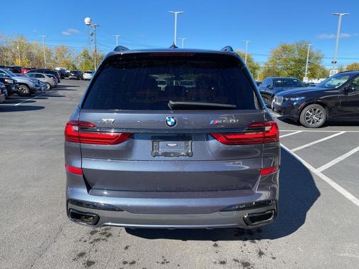 2022 BMW X7 M50i