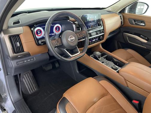 2023 Nissan Pathfinder Platinum 4WD