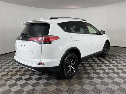 2018 Toyota RAV4 SE