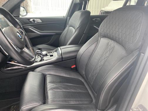 2022 BMW X7 M50i