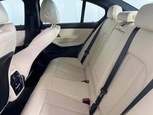 2025 BMW 330 xDrive