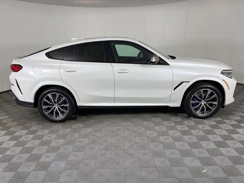 2022 BMW X6 M50i