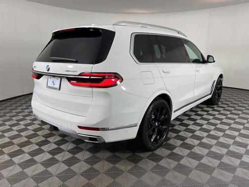 2025 BMW X7 xDrive40i