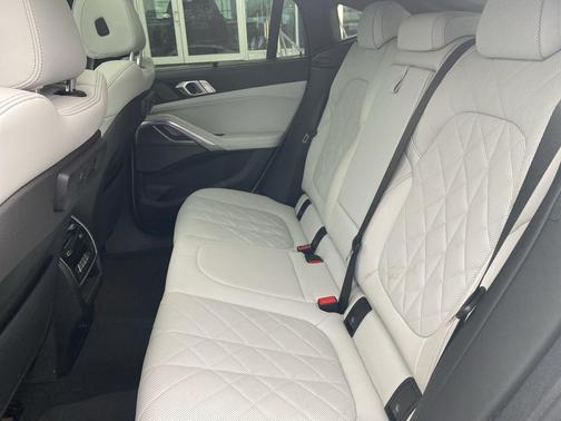 2023 BMW X6 xDrive40i