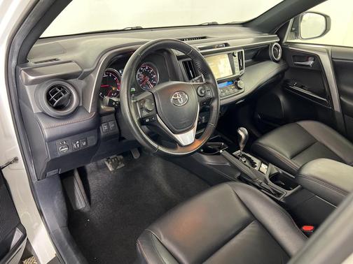 2018 Toyota RAV4 SE