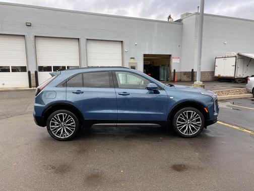 2025 Cadillac XT4 Sport