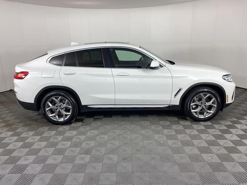 2023 BMW X4 xDrive30i