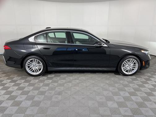 2025 BMW 530 xDrive