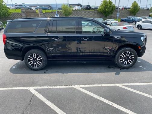 2023 GMC Yukon XL 4WD AT4