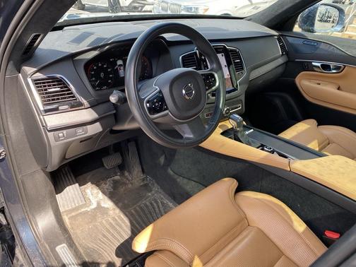 2022 Volvo XC90 T6 Inscription