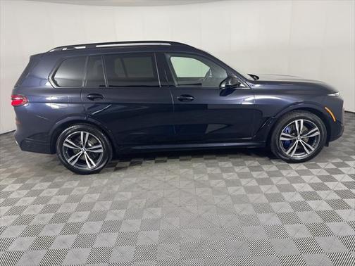 2025 BMW X7 M60i