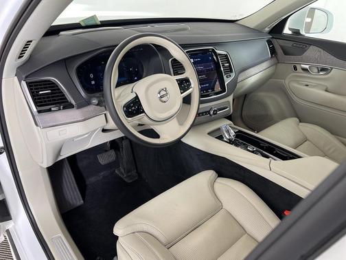 2024 Volvo XC90 B6 Ultimate Bright Theme 7-Seater
