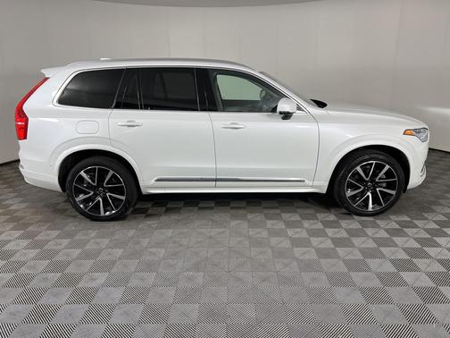 2024 Volvo XC90 B6 Ultimate Bright Theme 7-Seater