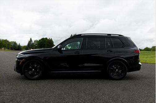2025 BMW X7 M60i
