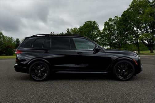 2025 BMW X7 M60i