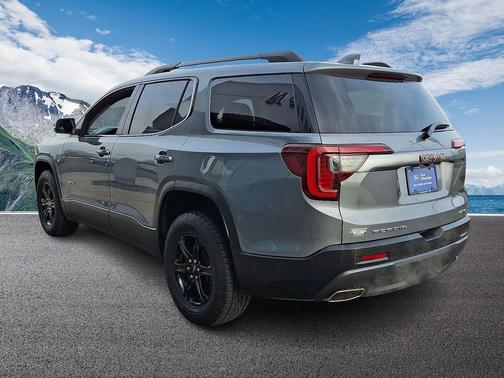 2022 GMC Acadia AWD AT4