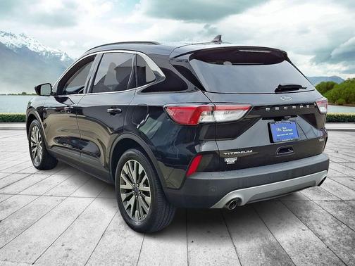 2022 Ford Escape Titanium