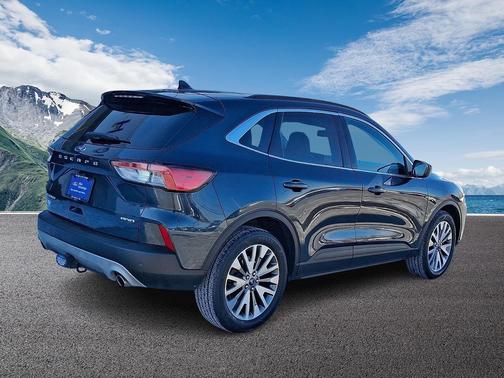 2022 Ford Escape Titanium