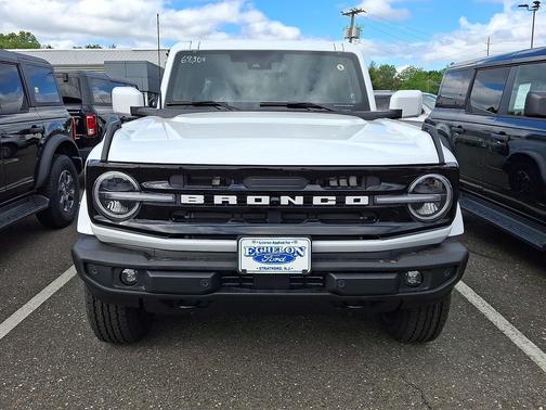 Oxford White 2026 Ford Bronco Outer Banks
