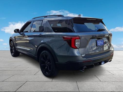 Carbonized Gray Metallic 2023 Ford Explorer ST-Line