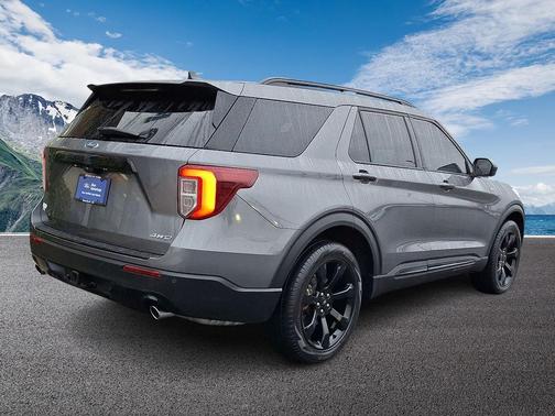2022 Ford Explorer ST-Line