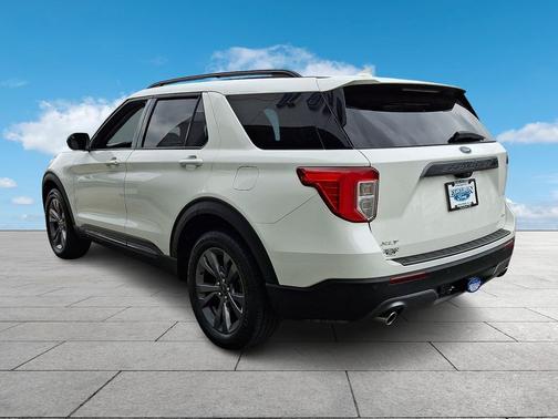 Star White Metallic Tri-Coat 2023 Ford Explorer XLT