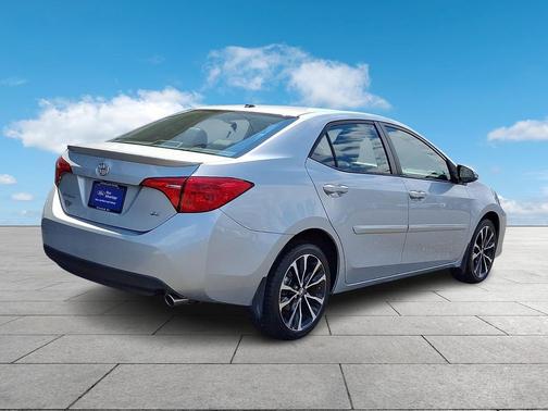 Classic Silver Metallic 2019 Toyota Corolla SE