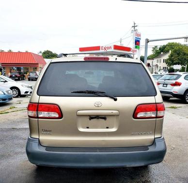 2001 Toyota Sienna LE