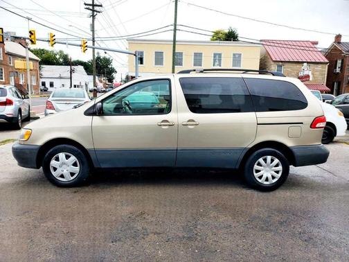2001 Toyota Sienna LE