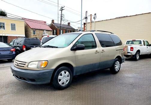 2001 Toyota Sienna LE