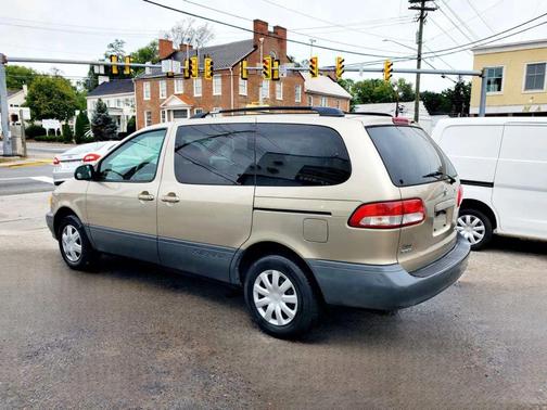 2001 Toyota Sienna LE