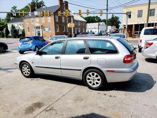 2002 Volvo V40 Wagon 4D