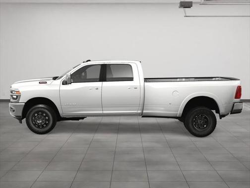 2025 RAM 3500 Laramie Crew Cab 4x4 8' Box