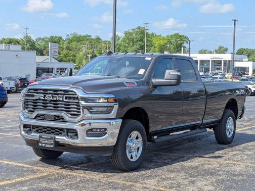 2025 RAM 2500 Tradesman Crew Cab 4x4 8' Box