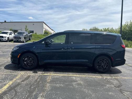 2025 Chrysler Pacifica Hybrid Premium S Appearance Pkg