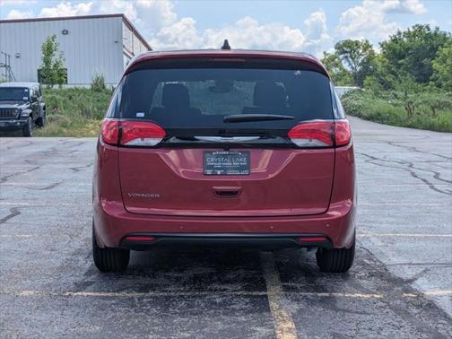 2025 Chrysler Voyager LX