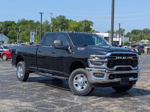 2025 RAM 2500 Tradesman Crew Cab 4x4 8' Box