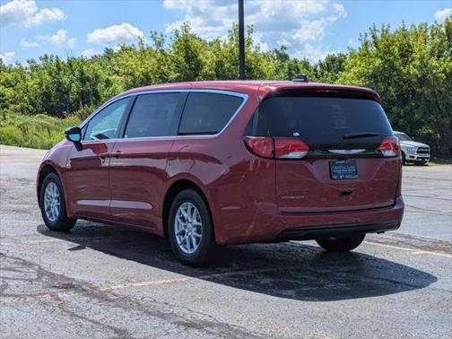 2025 Chrysler Voyager LX