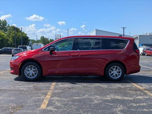2025 Chrysler Voyager LX