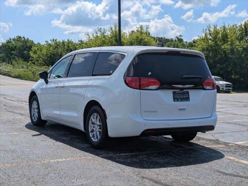 2025 Chrysler Voyager LX