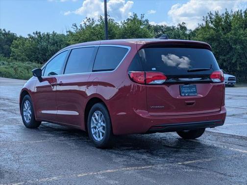 2025 Chrysler Voyager LX