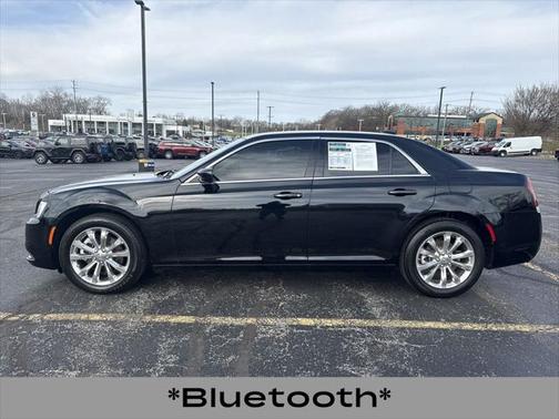 2023 Chrysler 300 Touring
