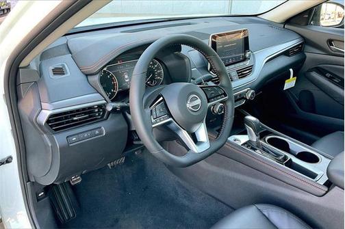 2025 Nissan Altima SR FWD