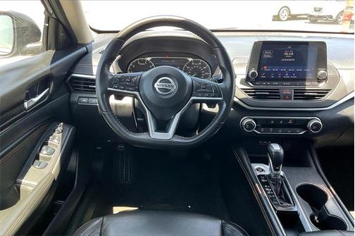 2022 Nissan Altima SR FWD