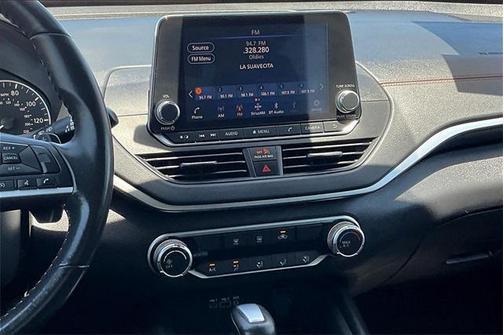 2022 Nissan Altima SR FWD