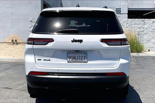 Bright White Clearcoat 2021 Jeep Grand Cherokee L Altitude